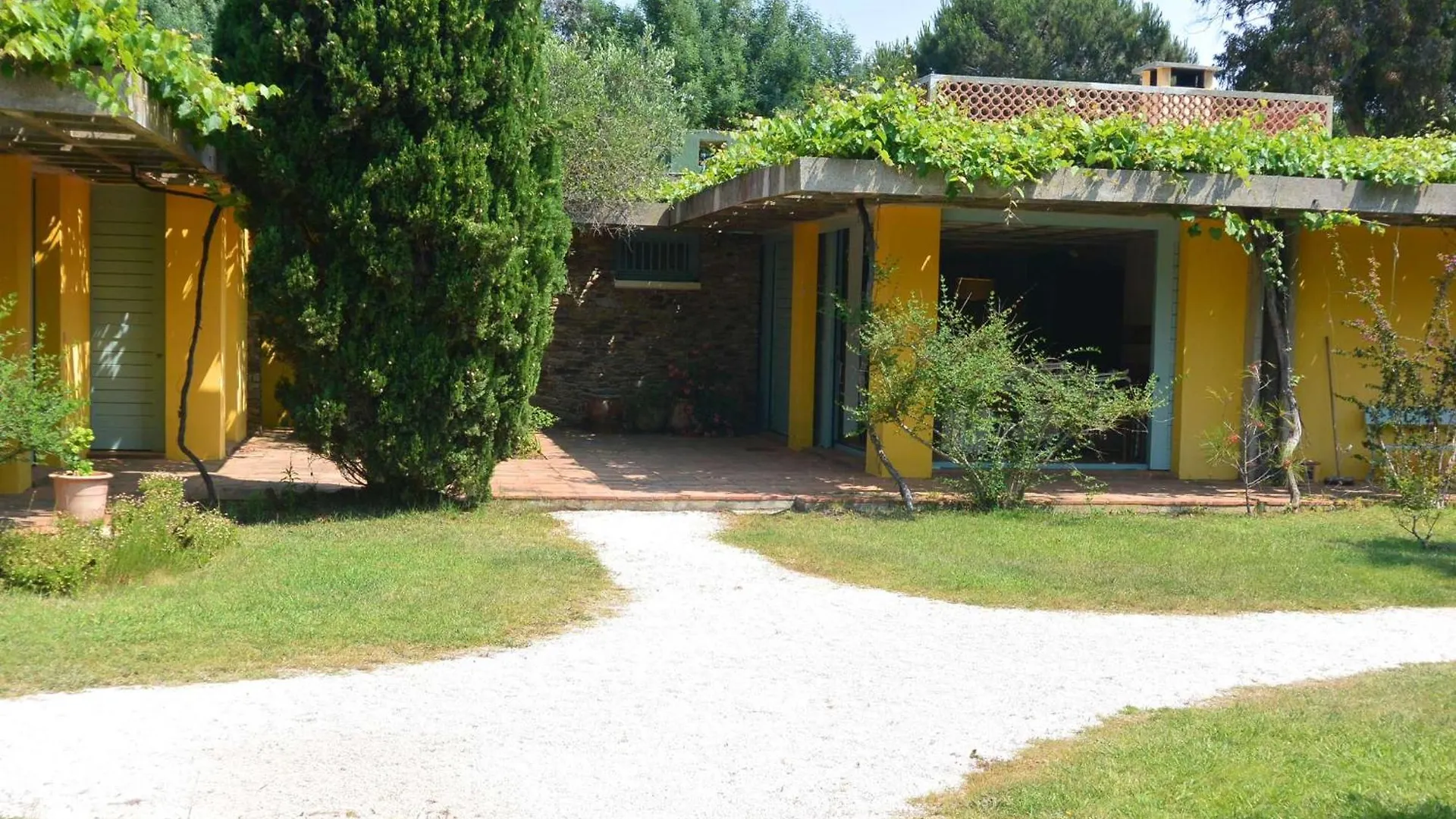 Agreable Villa Fleurie Sur L'Ile De Porquerolles