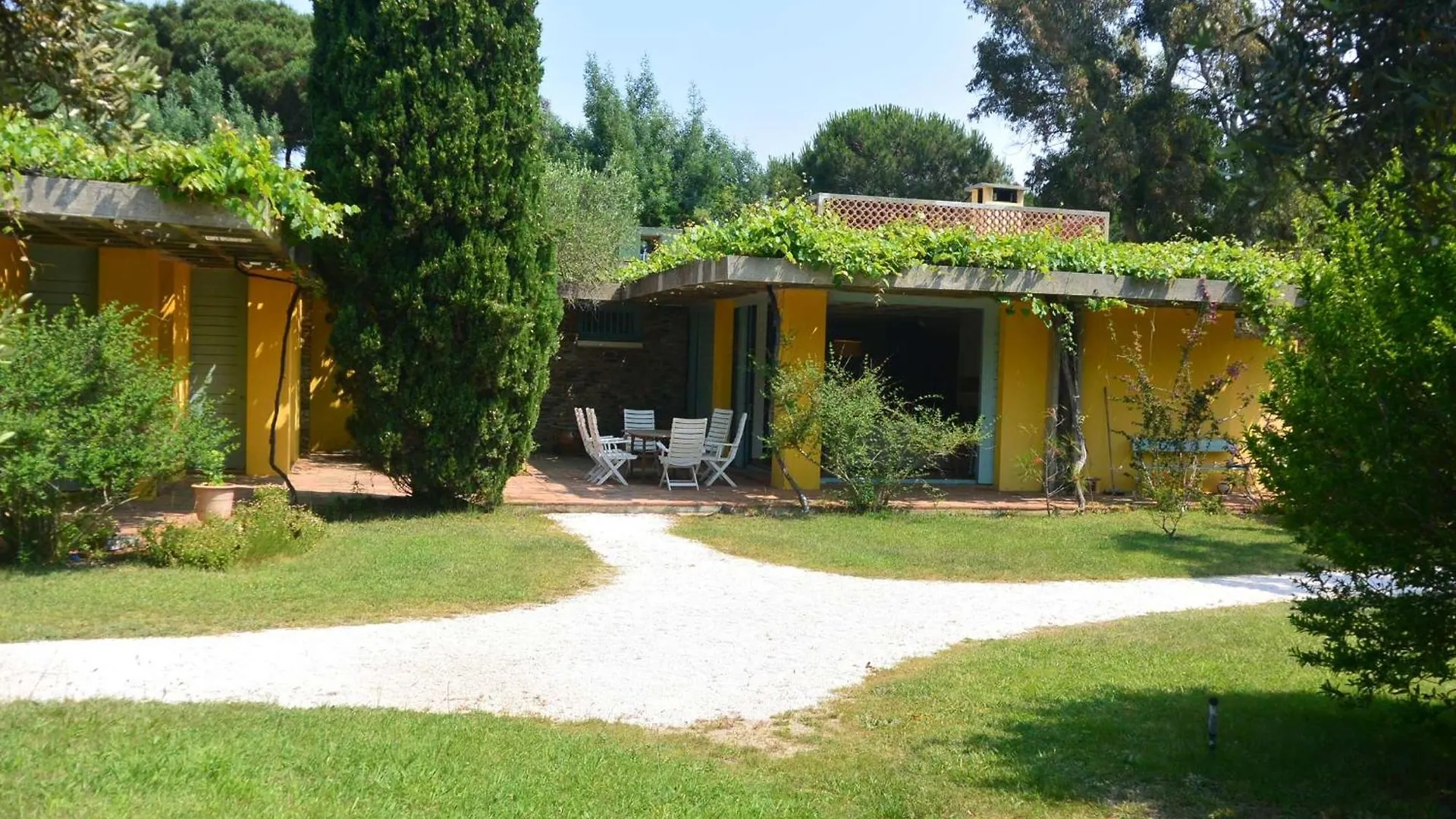 Agreable Villa Fleurie Sur L'Ile De Porquerolles